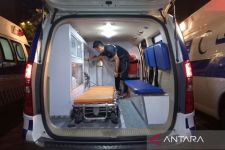 Berita dari Makkah: Jemaah Haji Jatuh Sakit, Terpaksa Diangkut Ambulans - JPNN.com NTB