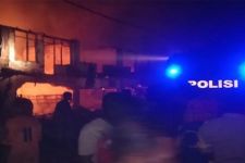 6 Toko di Desa Tente Terbakar, Kerugian Capai Miliaran  - JPNN.com NTB