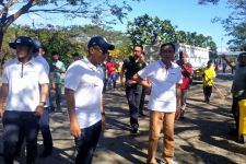Bersih-bersih di Bandara Lombok, Lihat Aksi ASN Pemkab  - JPNN.com NTB