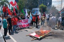 Demo Tolak Kenaikan BBM di Mataram Berlangsung Ricuh - JPNN.com NTB