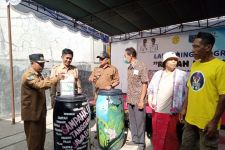 Olah Sampah Menjadi Pupuk Cair: Program Lansia di Mataram - JPNN.com NTB