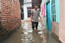 Air Sungai Meluap, Puluhan Rumah di Praya Terendam Banjir - JPNN.com NTB