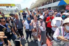 Sirkuit Mandalika Terang Benderang, Mbak Rara Diincar Penonton - JPNN.com NTB