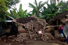 Diterjang Angin Puting Beliung, Rumah Warga di Lombok Tengah Rusak - JPNN.com NTB