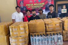 520 Botol Arak Bali Disita Polisi, Ini Tujuannya - JPNN.com NTB
