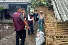 Mandi Lumpur & Viral di TikTok, Ibu Mawar Dapat Bantuan  - JPNN.com NTB