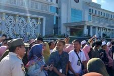 Pengantaran JCH di Kantor Bupati Lombok Tengah Dihebohkan Aksi Penjambretan, Duh - JPNN.com NTB