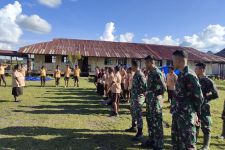 TNI Berikan Latihan Pramuka Kepada Anak-Anak di Perbatasan Papua - JPNN.com Papua