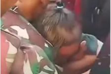 Viral, Prajurit TNI AD Selamatkan Balita yang Terkunci Dalam Mobil - JPNN.com Papua