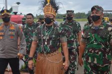 Lihat, Dua Jenderal Ini Kunjungi Perbatasan RI-PNG, Siapa Dia? - JPNN.com Papua