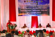 Wamendagri Ajak Generasi Papua Bersatu Wujudkan Keadilan Sosial - JPNN.com Papua
