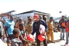 Kemensos Salurkan Bantuan Bagi Korban Terdampak Cuaca Ekstrem di Lanny Jaya - JPNN.com Papua