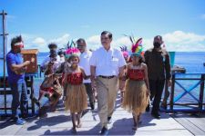 Berkunjung ke Raja Ampat, Luhut: Dari Laut Kita Hidup - JPNN.com Papua