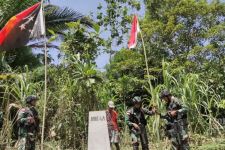 Menjaga Kedaulatan NKRI, Dansatgas Yonif 126/KC Berpatroli di Perbatasan RI-PNG - JPNN.com Papua