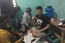 Polisi Membekuk CR Saat Hendak Bertranksi Sabu-sabu di Nabire - JPNN.com Papua