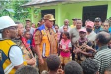 Waterpauw Tunjuk Melkias Werinussa Pimpin Penanganan Banjir di Sorong - JPNN.com Papua