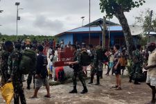 Masyarakat Atapo Terharu Saat Melepas Kepulangan Satgas TMMD Kodim 1710/Mimika - JPNN.com Papua