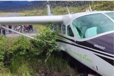 Pesawat Smart Aviation Tergelincir di Bandara Sinak Puncak, Bagaimana Nasib Penumpang? - JPNN.com Papua