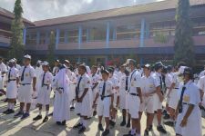 Danrem Pimpin Upacara Bendera di SMP Negeri 1 Sentani, Orang Tua Siswa Bahagia - JPNN.com Papua