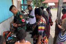 TMC Satgas Pamtas Yonif Raider 142/KJ Kembali Beraksi, Warga Papua Bahagia - JPNN.com Papua