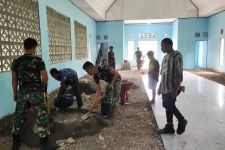 Personel Satgas Yonif 126/KC Membantu Renovasi Gereja - JPNN.com Papua
