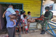 Satgas Pamtas Yonif Raider 142/KJ Beri Pelayanan Kesehatan Kepada Warga Yalimo - JPNN.com Papua