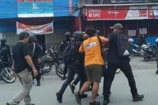 Polisi Tangkap Koordinator Aksi Pendukung Gubernur Lukas Enembe  - JPNN.com Papua