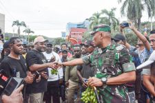 Danrem Brigjen TNI JO Sembiring Temui Pedemo dan Simpatisan Lukas Enembe, Lihat - JPNN.com Papua