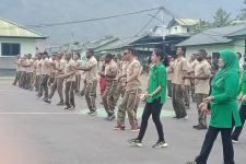 Sambut HUT ke-77 TNI, Personel Kodim 1714/Puncak Jaya Bersama Keluarga Besar Tentara Lakukan Ini - JPNN.com Papua