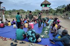 Personel Satgas Yonif 126/KC Ajari Warga Binaan Tentang Cara Memasak Masakan Khas Sumatra - JPNN.com Papua