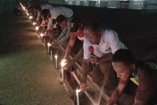 Berbelasungkawa Kepada Korban Tragedi Kanjuruhan, Persewar Waropen Nyalakan 1000 Lilin - JPNN.com Papua
