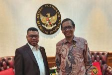 Bertemu Menko Polhukam, Senator Filep Sampaikan Sejumlah Persoalan Krusial - JPNN.com Papua