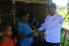 60 Pengusaha OAP di Nduga Terima Bantuan Modal Usaha Rp 50 juta - JPNN.com Papua