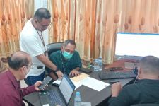 Kejaksaan Menahan Dua Tersangka Korupsi Jalan Fiktif, Satu Orang Pejabat Penting - JPNN.com Papua