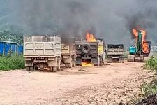 Kasus Kecelakaan Lalu Lintas Berbuntut Penyerangan dan pembakaran Truk dan Ekskavator - JPNN.com Papua