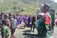 Peringati Hari Kesehatan Nasional, Koramil 1714-02/Ilu Ikuti Jalan Santai - JPNN.com Papua