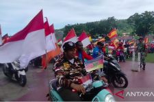 Lihat, Ribuan Bendera Merah Putih Warnai Konvoi Piala Dunia di Manokwari - JPNN.com Papua