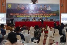 Frans Pekey Berharap Insan Pers Turut Membangun Kota Jayapura - JPNN.com Papua