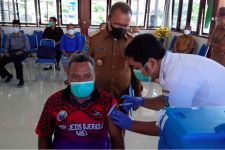 Pemkab Teluk Wondama Gerakkan Warga untuk Jalani Vaksinasi Covid-19 - JPNN.com Papua