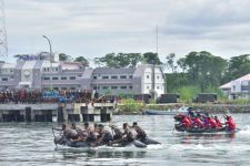 TNI AL Gelar Lomba Dayung Perahu Karet di Sorong, Lihat - JPNN.com Papua