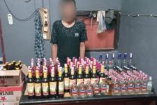 Tiga Penjual Miras Ilegal Ditangkap, AKP Sinaga Bilang Begini - JPNN.com Papua