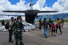 Gegara Aksi Teror KKB, Warga Oksibil Pegunungan Bintang Mengungsi - JPNN.com Papua