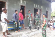 Babinsa Koramil 1710-02/Timika Membangun Soliditas untuk Jaga Keamanan Wilayah - JPNN.com Papua