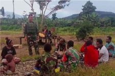 Danramil Oksibil Ajak Warga Bantu Mencari Anggota Polisi - JPNN.com Papua