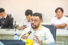 Soroti Perpu Cipta Kerja, Senator Filep: Pemerintah Mengamputasi Otonomi Daerah - JPNN.com Papua