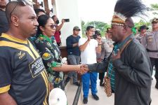 Datangi Kantor Kejari Timika, Massa Tuntut Tarik Berkas Kasus Pesawat dari PN Jayapura - JPNN.com Papua