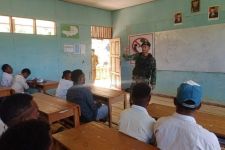 Satgas Yonif Mekanis 203/AK Berikan Wawasan Kebangsaan di SMAN 2 Makki - JPNN.com Papua