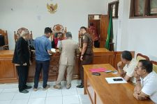 Sidang Praperadilan Kasus Korupsi Plt Bupati Mimika Berlangsung Alot - JPNN.com Papua