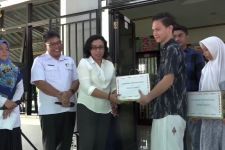 Diskominfo Papua Berbagi Kasih ke Pondok Pesantren Darul Ulum Doyo Baru - JPNN.com Papua