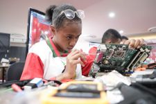 Hebat, Anak Papua Segera Luncurkan Brand Smartphone dan Laptop Karya Sendiri - JPNN.com Papua